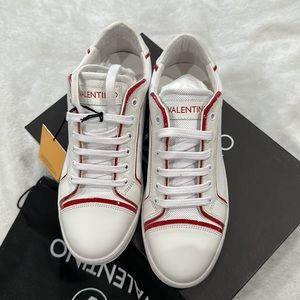 100% authentic VALENTINO Made in Italy sneakers women’s size 8 🐣